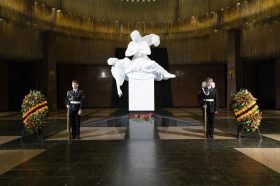 Мировые судьи Москвы почтили память героев Великой Отечественной войны. Фото: Пресс служба департамента по обеспечению деятельности мировых судей г. Москвы