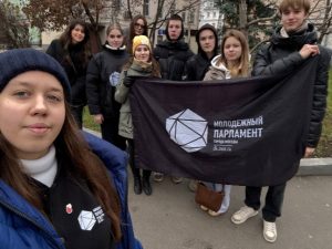 Активисты Молодежной палаты Якиманка открыла «Мастерскую заботы» для пернатых. Фото: официальная страница Молодежной палаты в социальных сетях