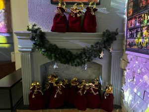 Новогоднюю сказку для юных жителей Якиманки создали представители управы района. Фото: официальная страница управы района в социальных сетях