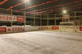 Глава управы Якиманки проверила уборку снега во дворах после снегопадов. Фото: официальная страница управы в социальных сетях