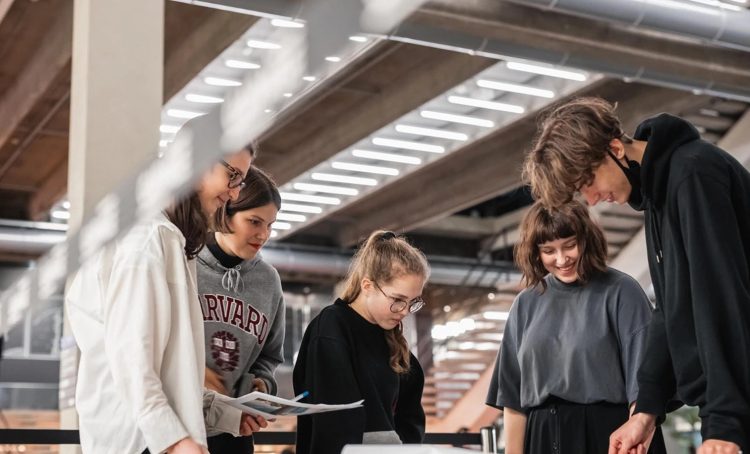 Встречи с специалистами учреждений для подростков проведут в музее «Гараж». Фото: сайт музея современного искусства «Гараж»