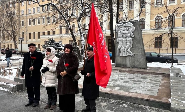Возложение цветов ко Дню защитника Отечества пройдет в районе Якиманка. Фото: официальная страница управы в социальных сетях