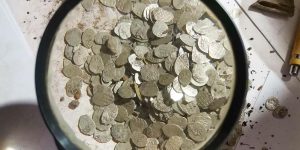 Клад с 20 тысячами монет найден на Берсеневской набережной. Фото: пресс-служба Департамента культурного наследия города Москвы