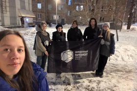 Члены Молодежной палаты района Якиманки создали уют для птиц. Фото: официальная страница Молодежной палаты в социальных сетях